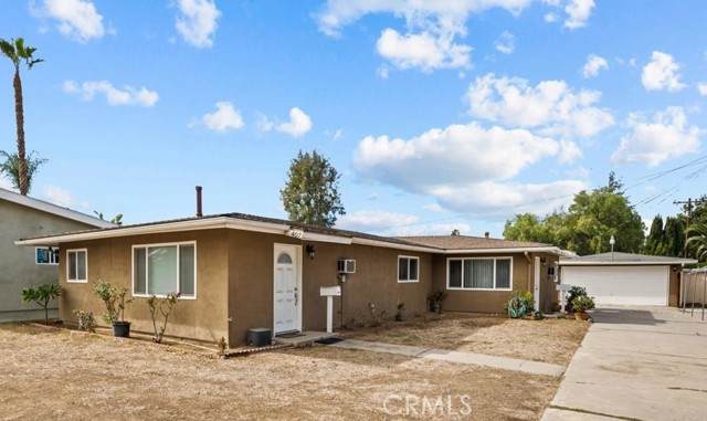 407 Bradford Avenue - Photo 1