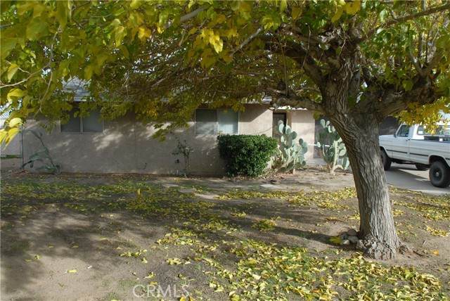 9815 Cottonwood Avenue - Photo 1