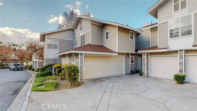 702 Chandler W - Photo 1