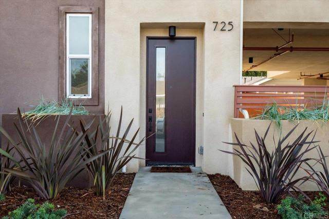 725 Oak Ave - Photo 1