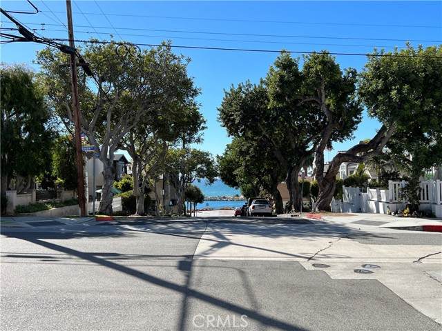 311 Dahlia Place - Photo 1