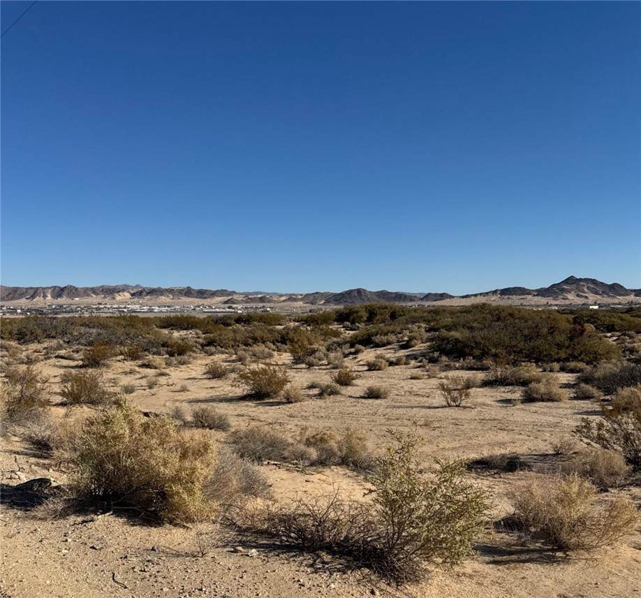 2 1/2 ACRES, APN#0620-251-09-0000 - Photo 1