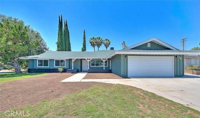 420 Sandalwood Drive - Photo 1