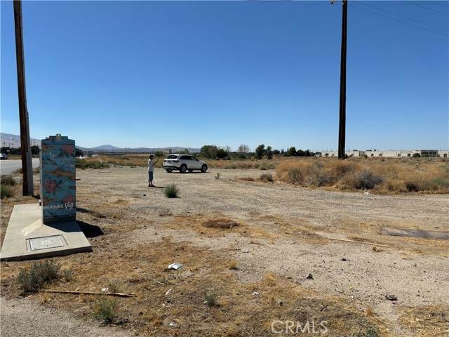 39227 Sierra Highway - Photo 1