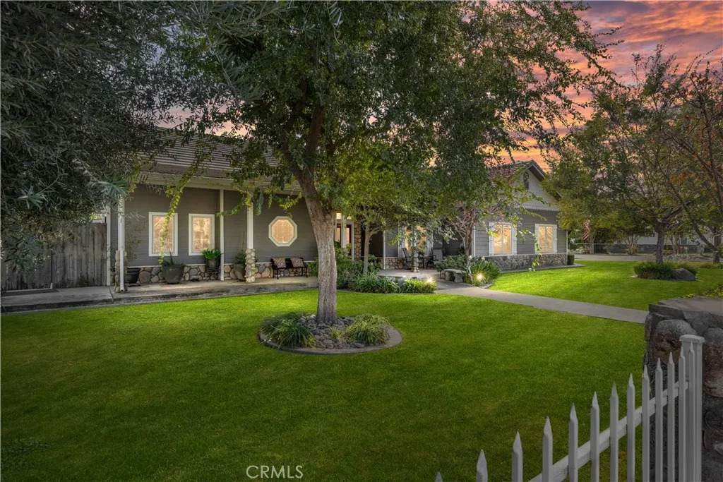 1523 Kuhio Street - Photo 1