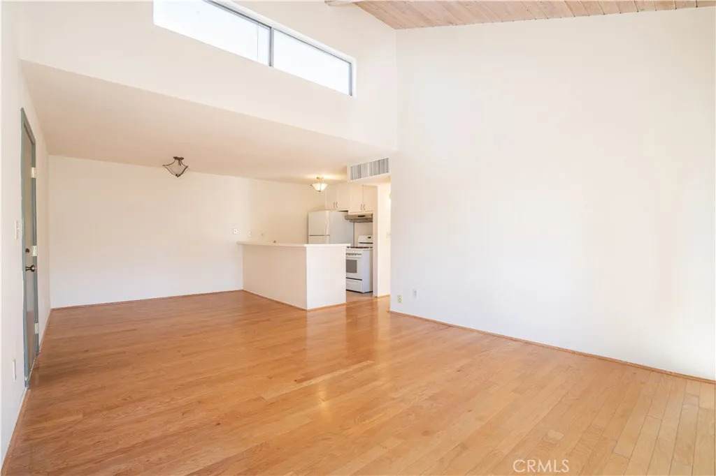 8601 International Avenue - Photo 1