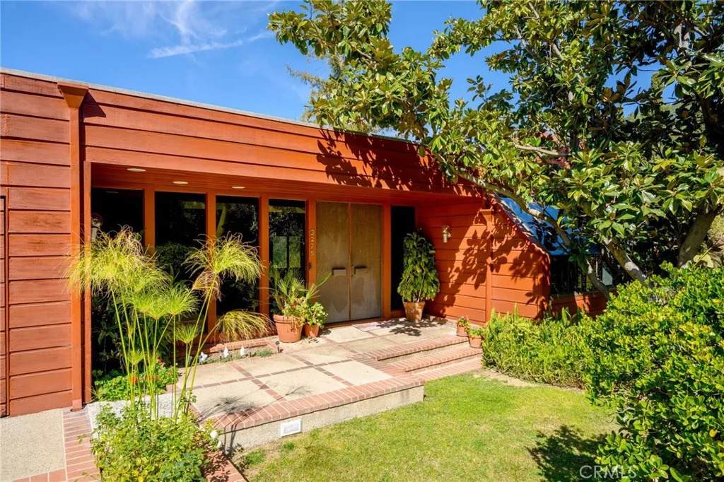3275 Buckingham Road - Photo 1