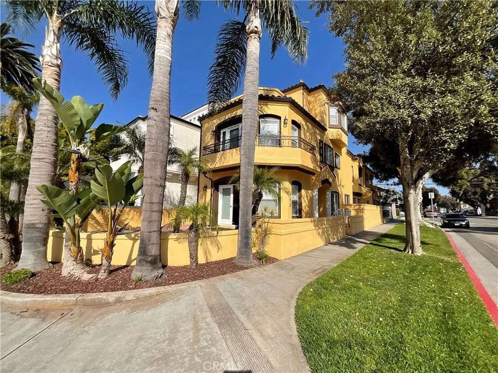 712 Orange Avenue - Photo 1