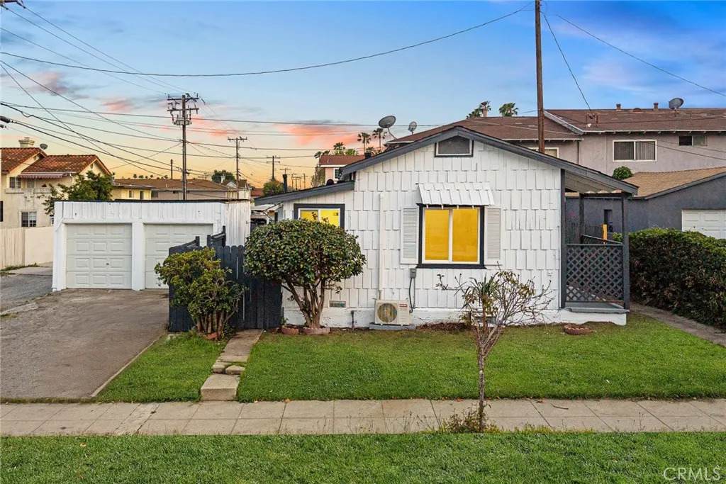 1412 Larch Street - Photo 1