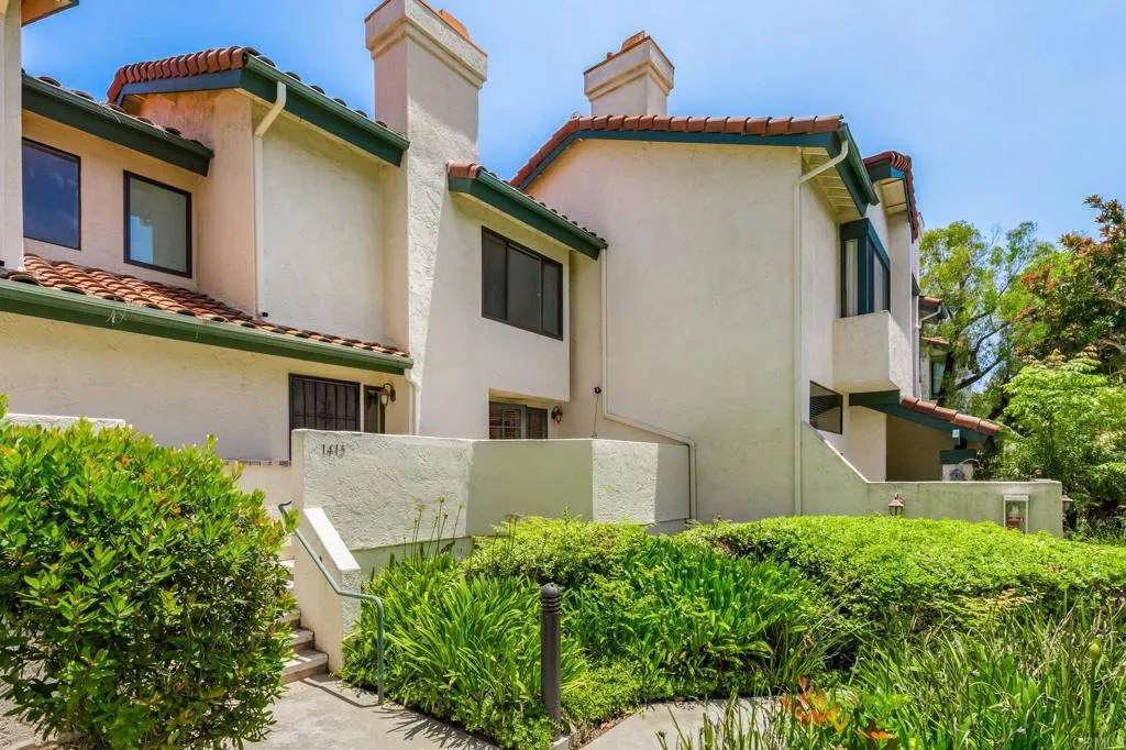 1415 Summit Drive - Photo 1