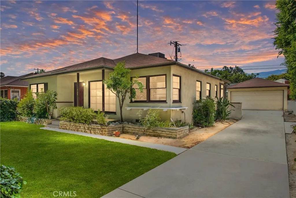 722 19th Street - Photo 1