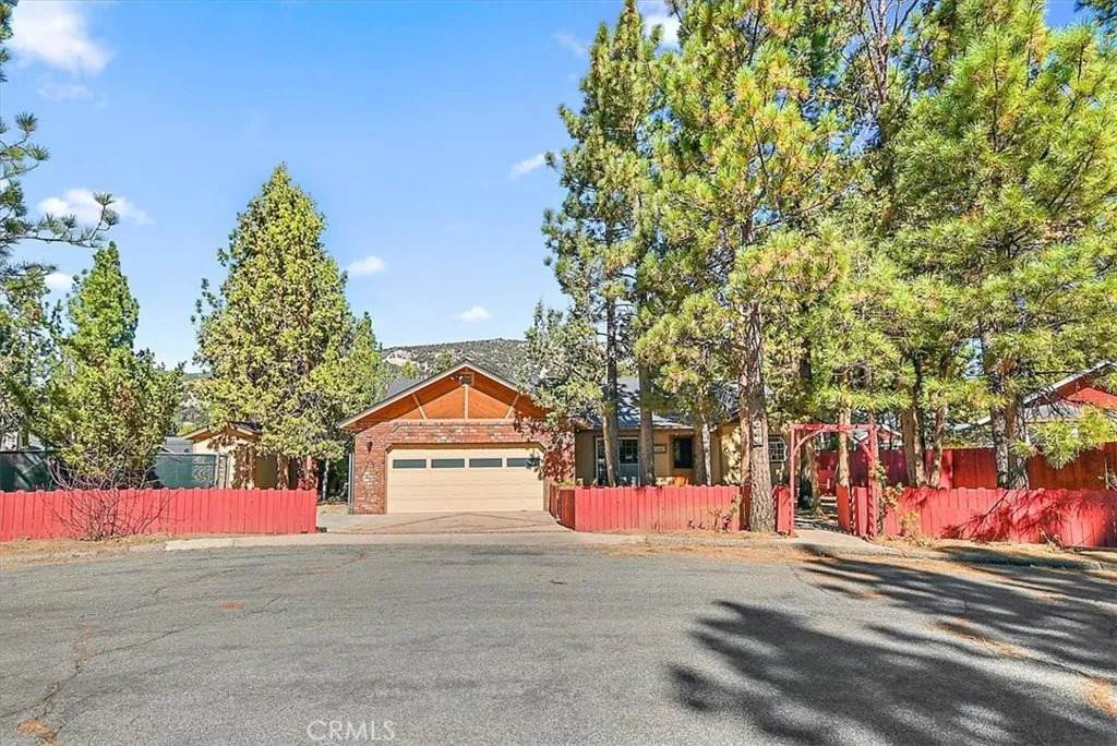 401 Angeles Boulevard - Photo 1