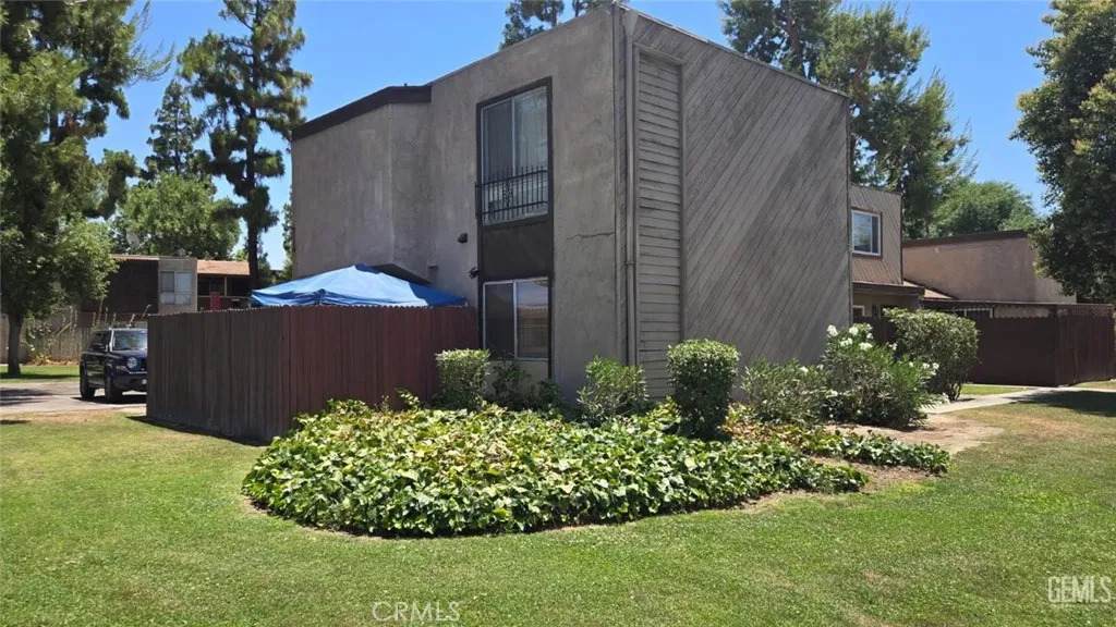 6021 Almendra Avenue - Photo 1