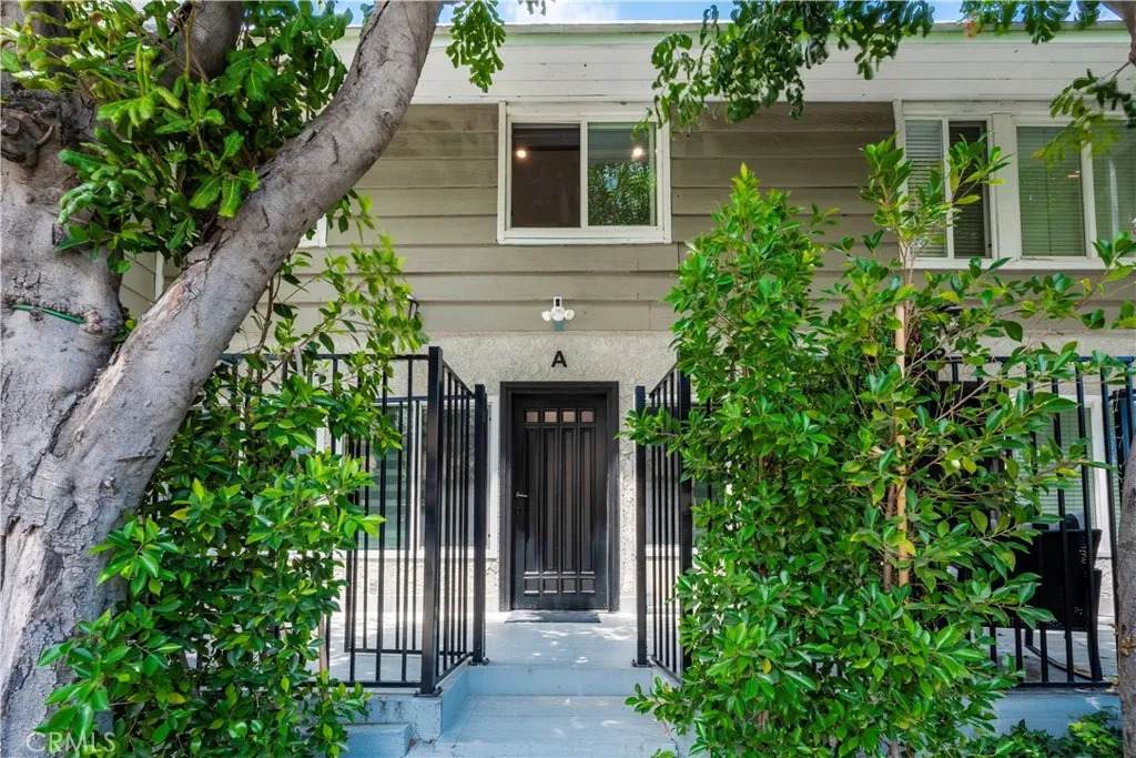 4405 Ventura Canyon Avenue - Photo 1