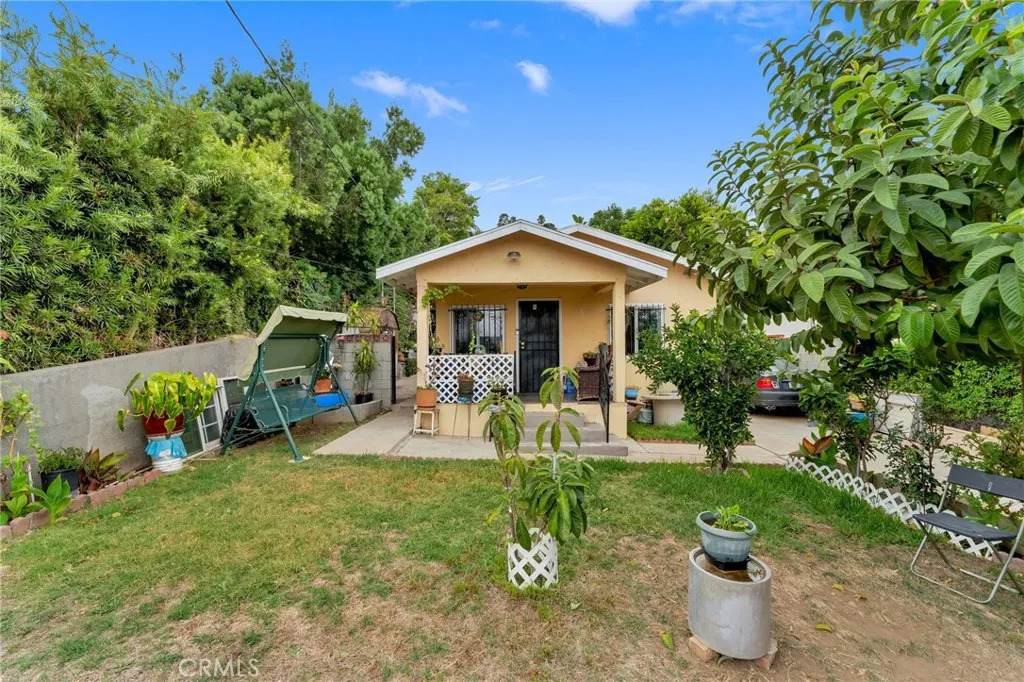 1153 Isabel Street - Photo 1