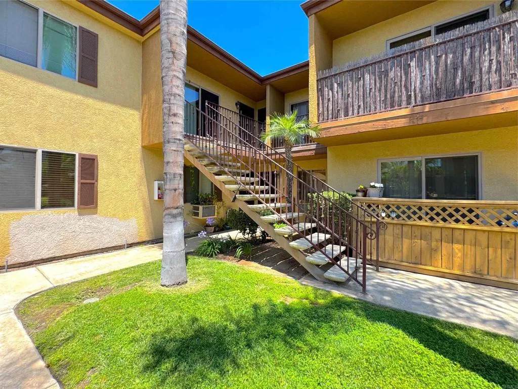 472 Graves Avenue - Photo 1