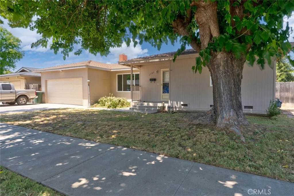 1101 Kensington Drive - Photo 1