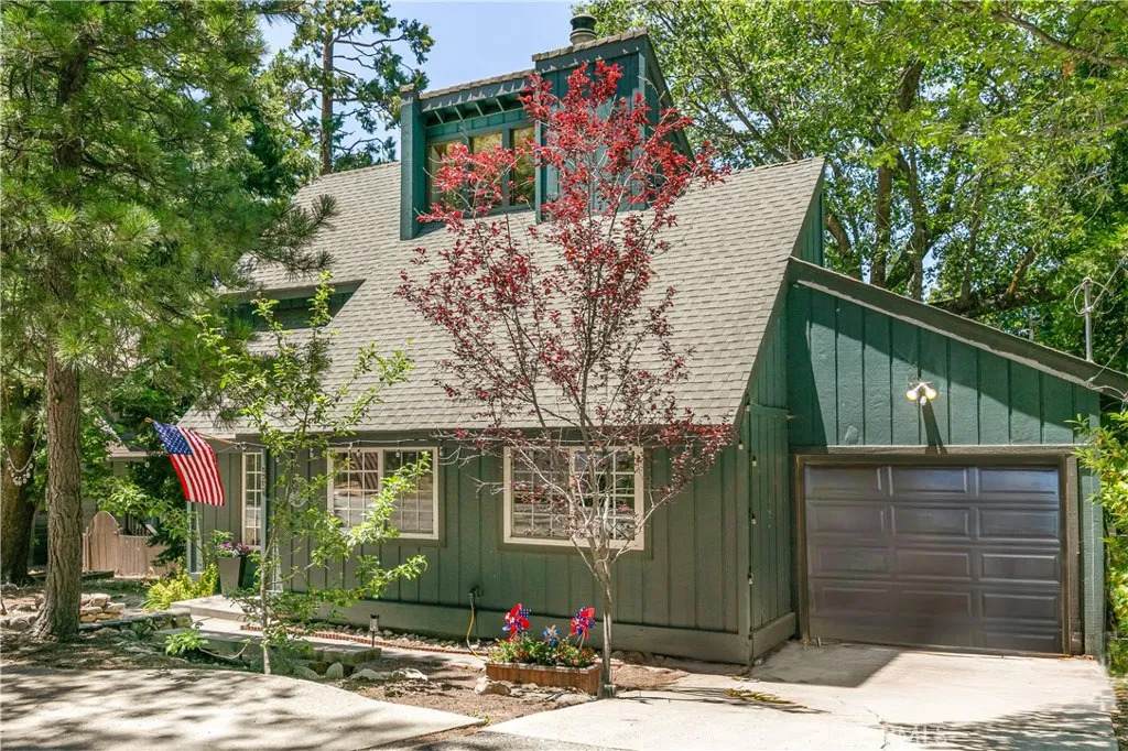 248 Hemlock Drive - Photo 1