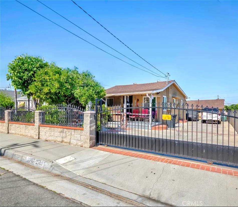 2340 Pine Street - Photo 1