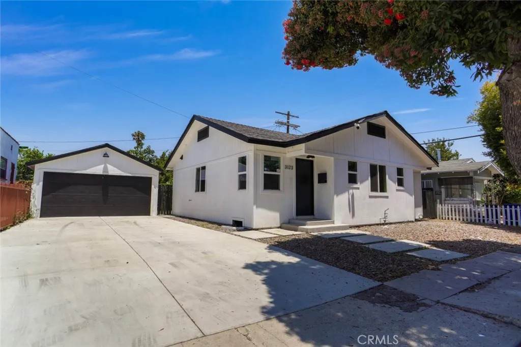 3123 Hyde Park Boulevard - Photo 1
