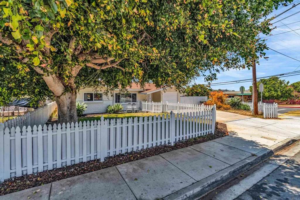 552 Emory Street - Photo 1