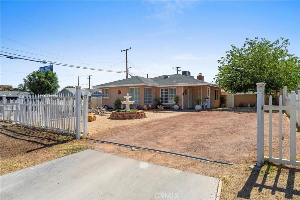 44344 Elm Avenue - Photo 1