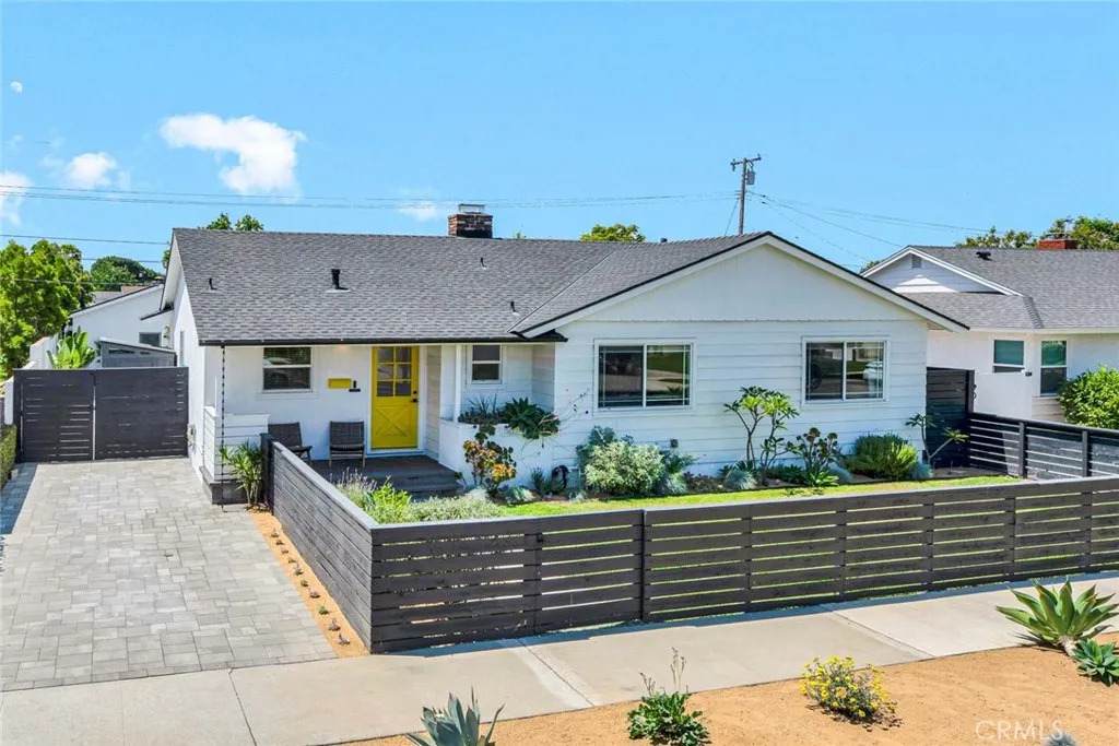 1402 Rose Avenue - Photo 1