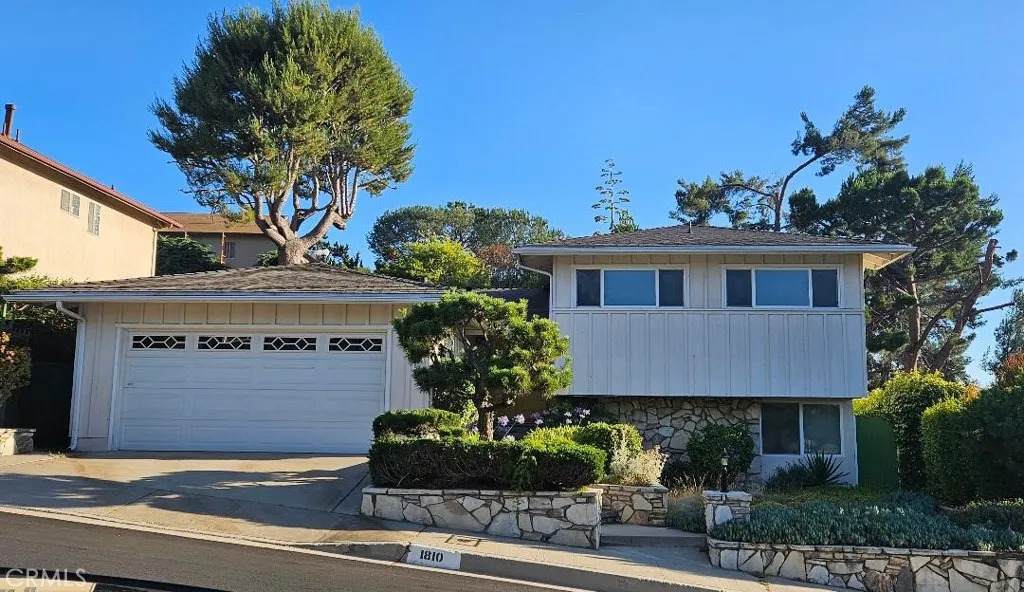 1810 Sunny Heights Drive - Photo 1