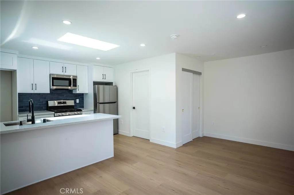 20509 Vose - Photo 1