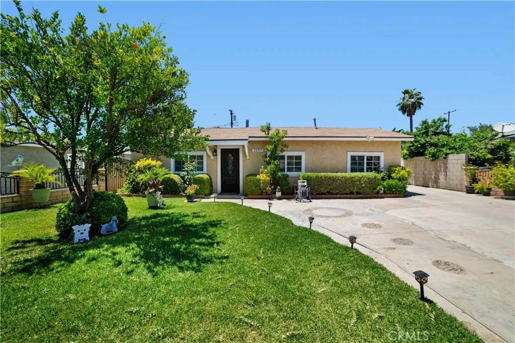 2037 Park Rose Avenue - Photo 1