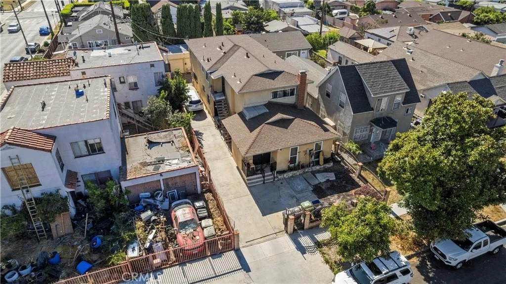 3887 Van Ness Avenue - Photo 1