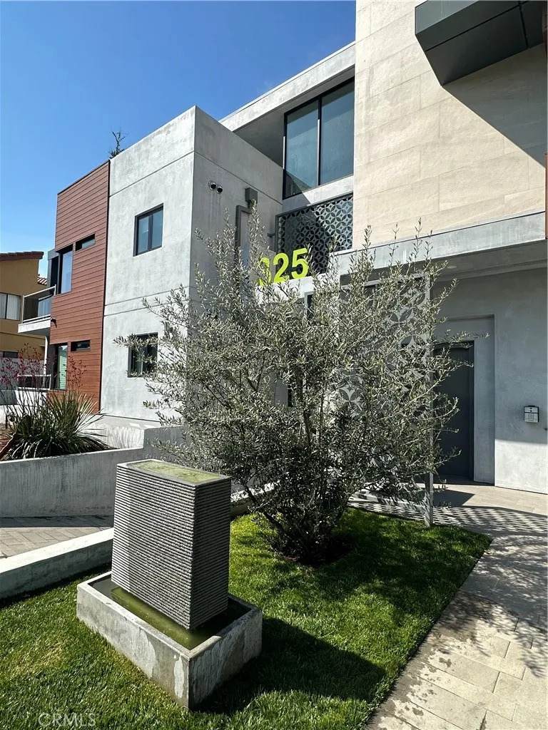 325 Myrtle Street - Photo 1