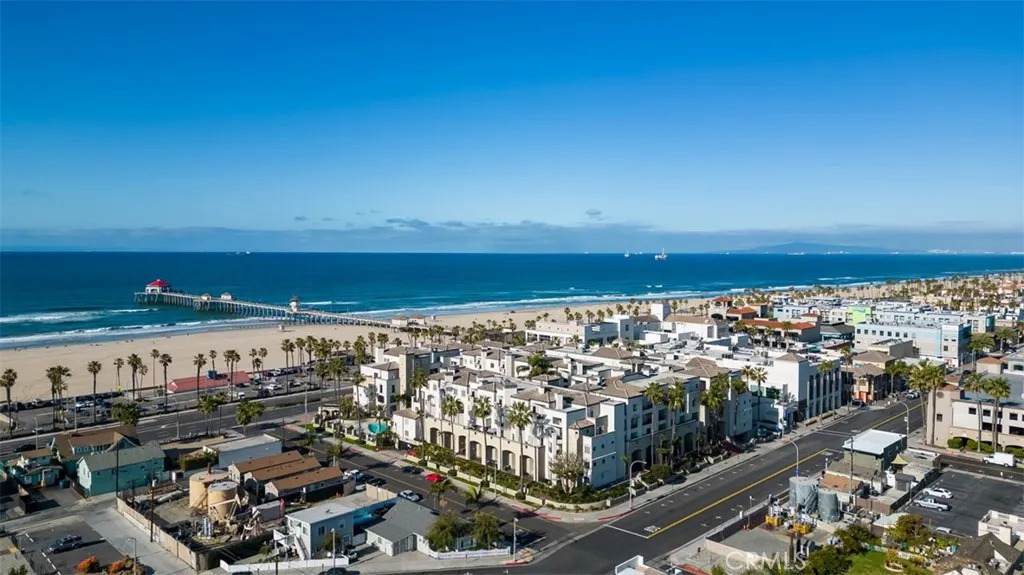 200 Pacific Coast Highway - Photo 1