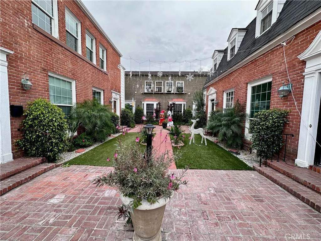 1760 Las Palmas Avenue - Photo 1