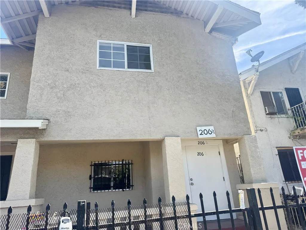 206 W 52nd Pl - Photo 1