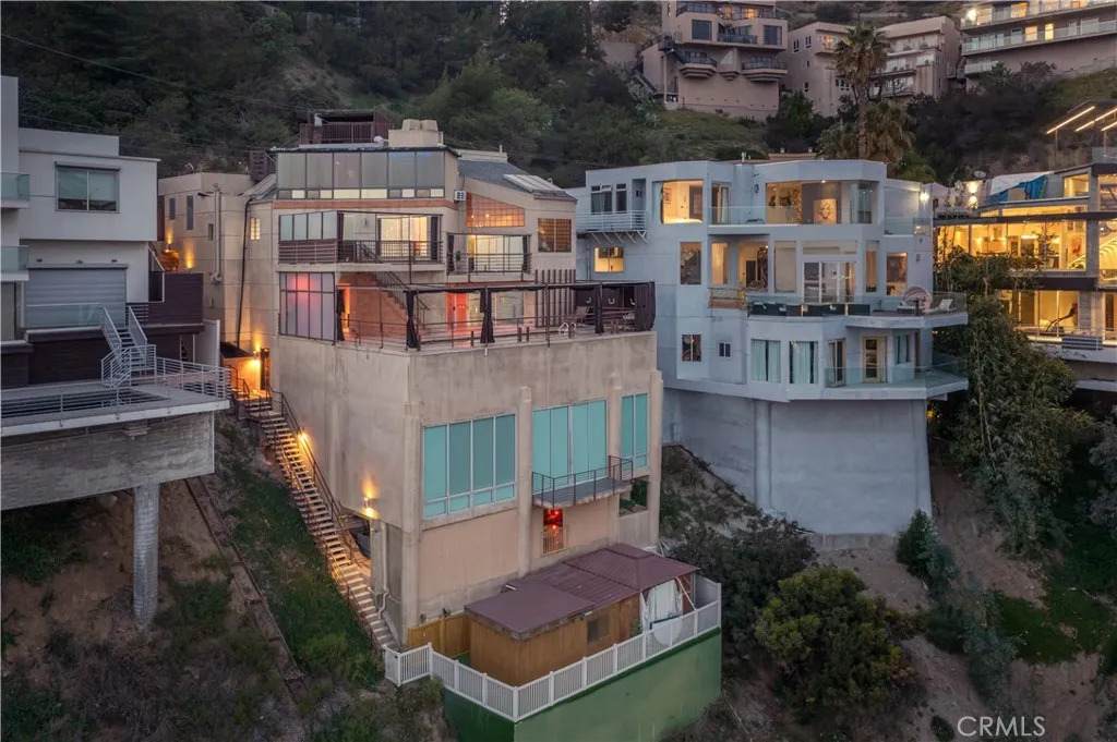 2189 Sunset Plaza Drive - Photo 1