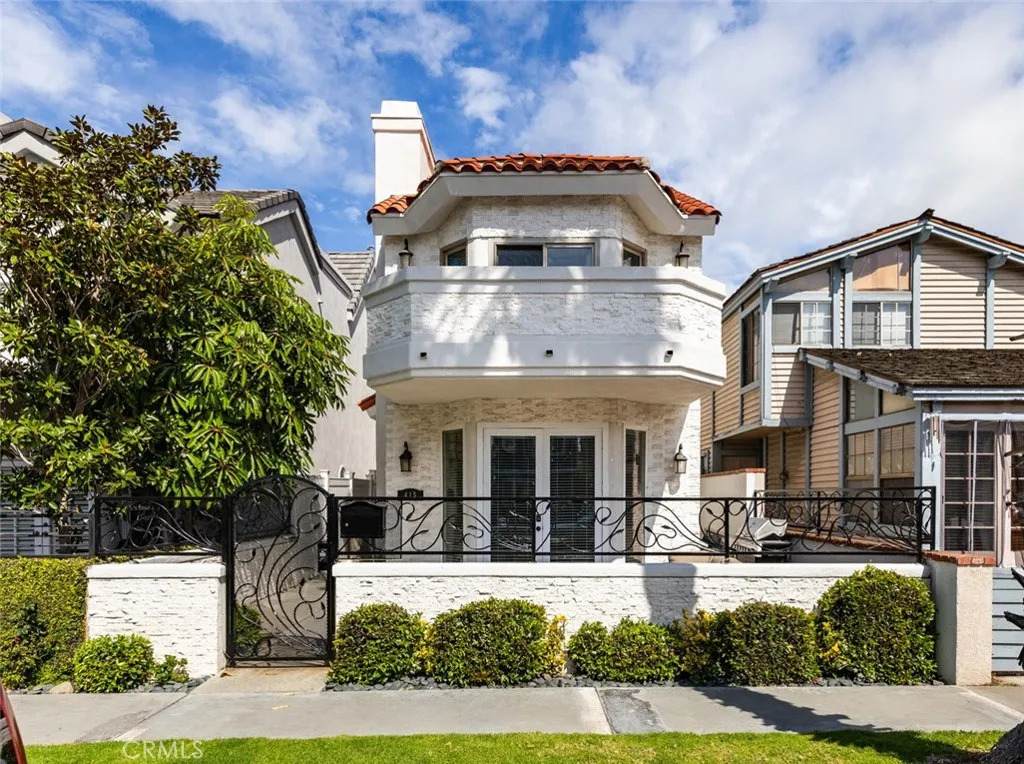 415 8th Street - Photo 1