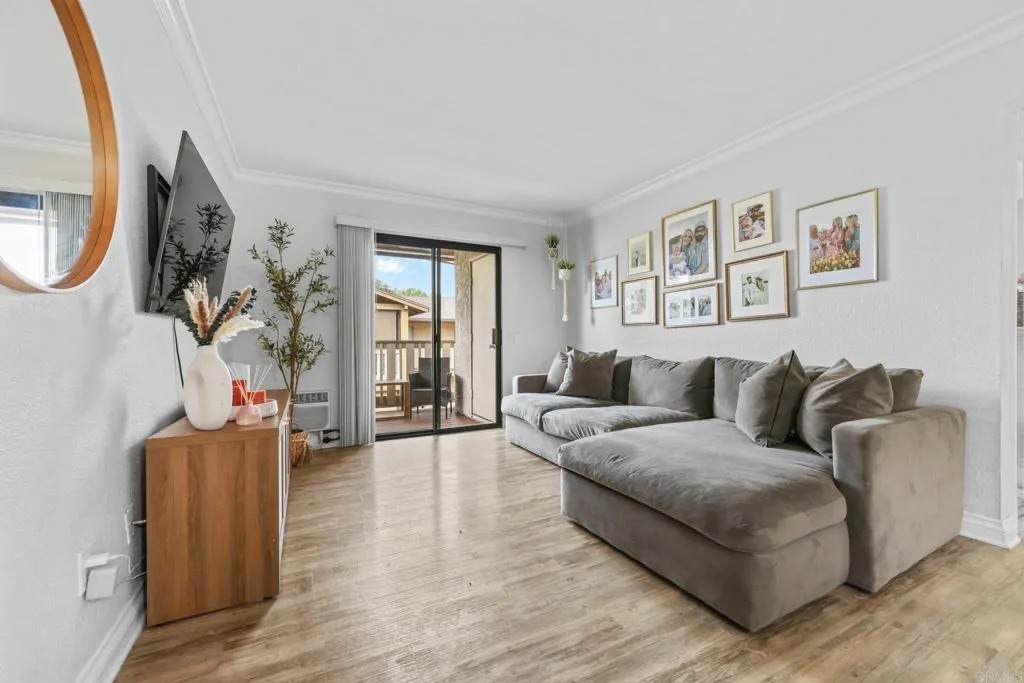 1423 Graves Avenue - Photo 1