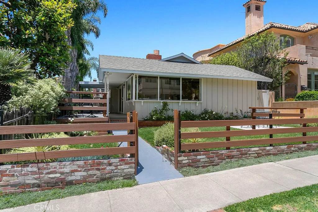 225 Iris Avenue - Photo 1