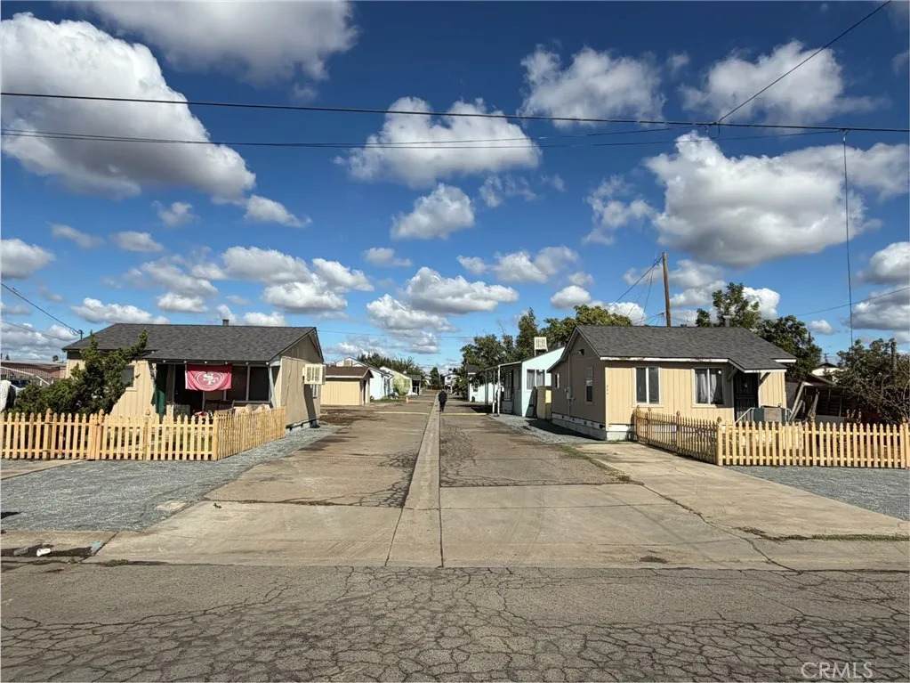 636 Roosevelt - Photo 1