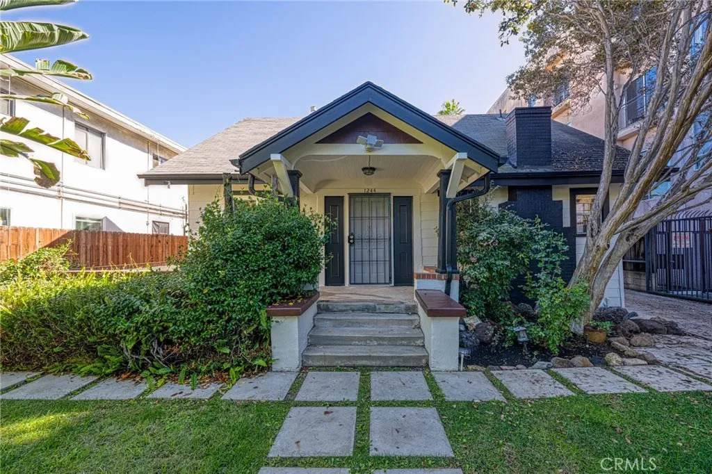 1244 Las Palmas - Photo 1