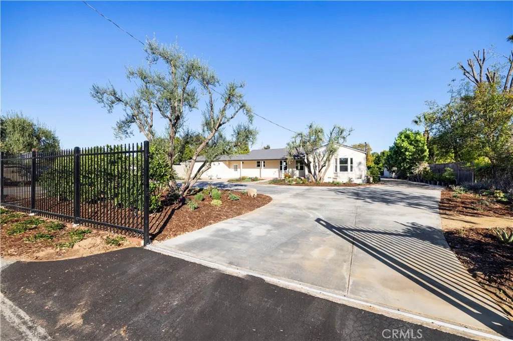 9816 Burnet - Photo 1