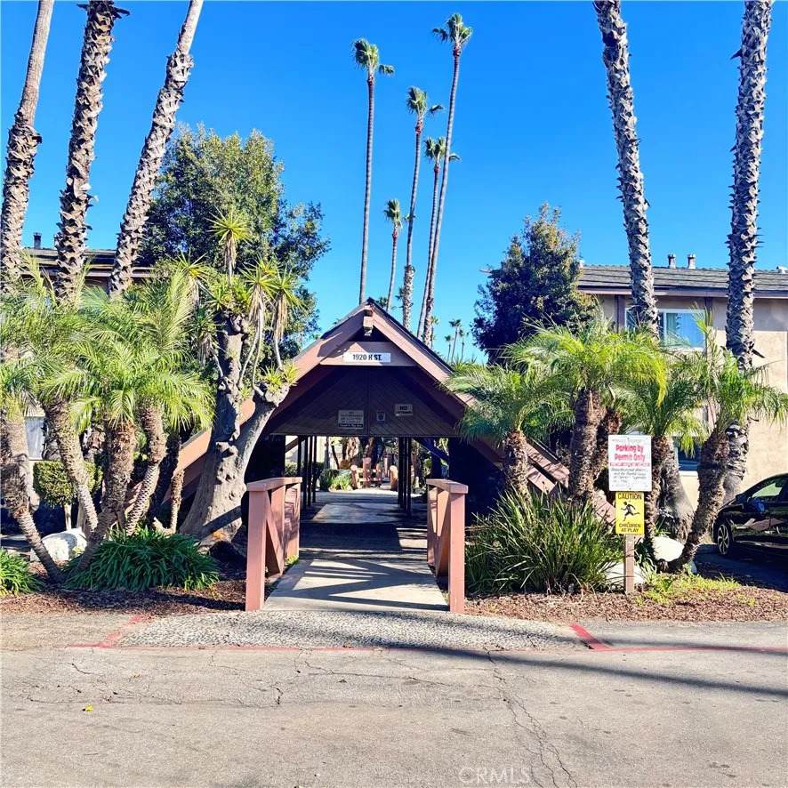 1920 N H Street - Photo 1