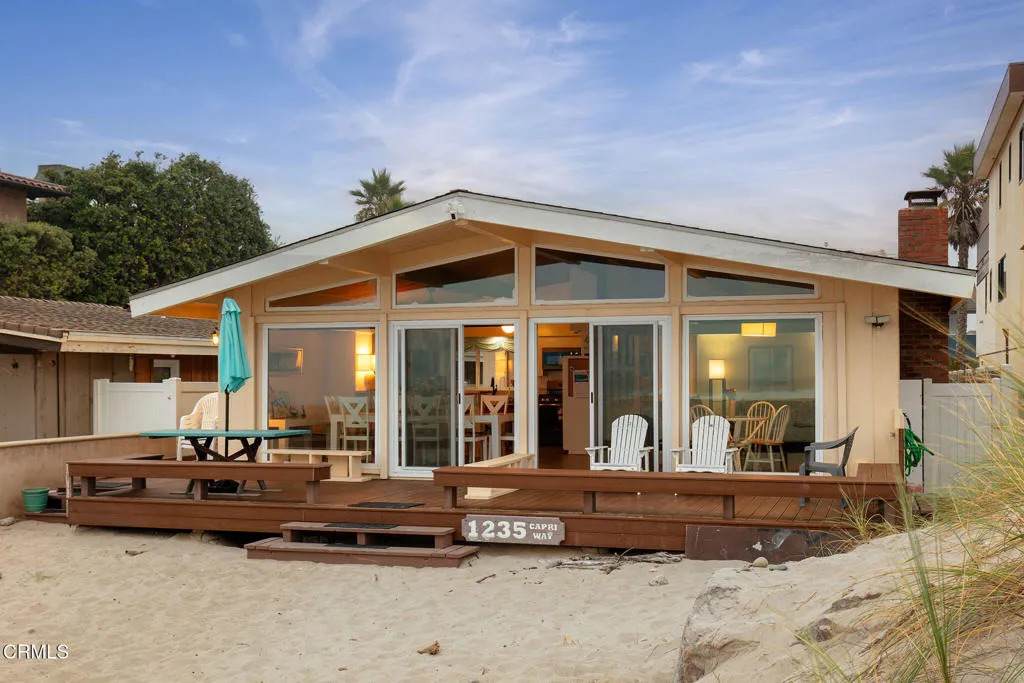 1235 Capri Way - Photo 1