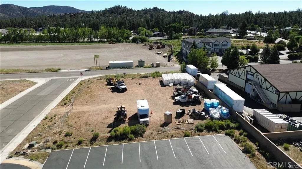 100 Business Center - Photo 1