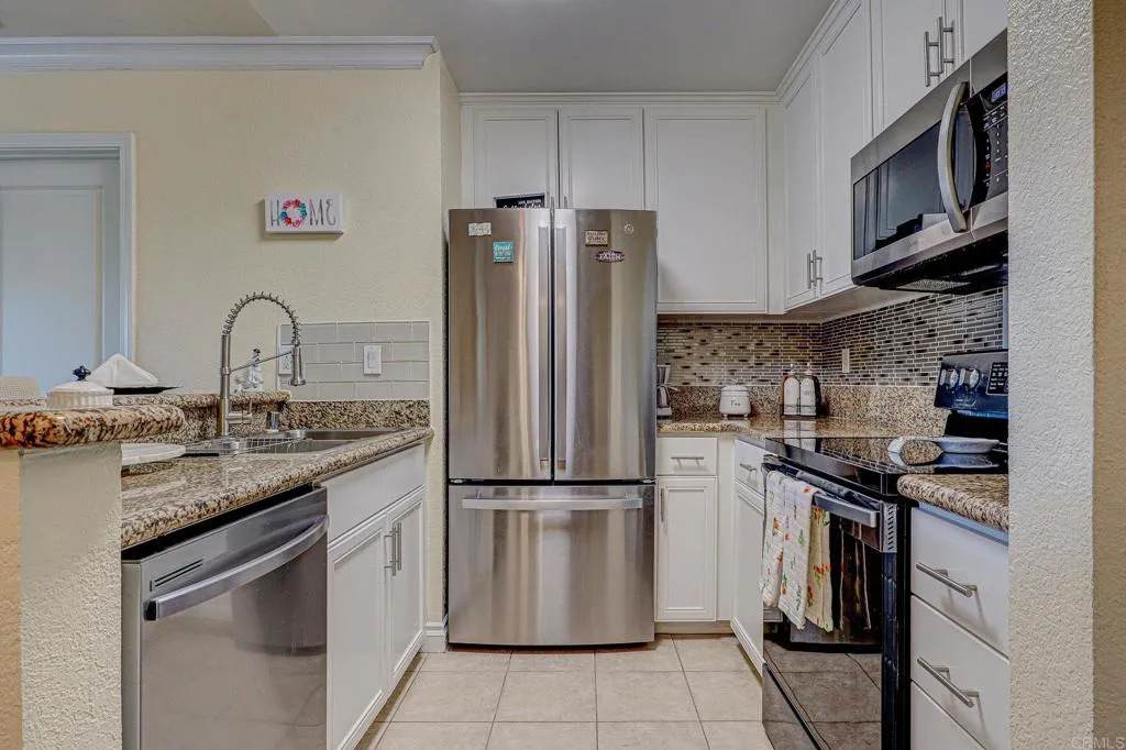 1423 Graves Avenue - Photo 1