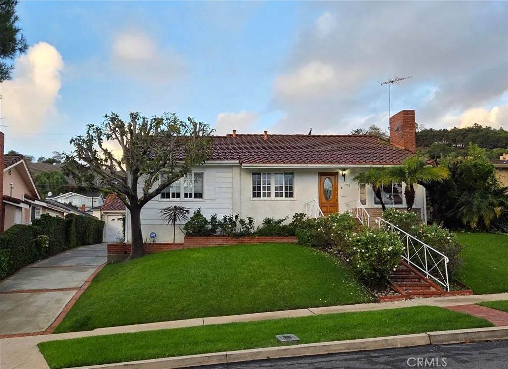 1103 Malgren Avenue - Photo 1