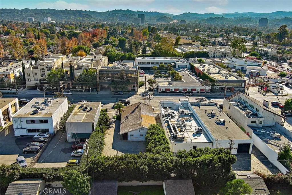 15217 Burbank - Photo 1