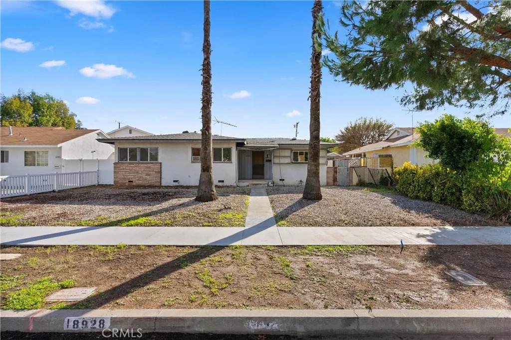 18928 Victory Boulevard - Photo 1