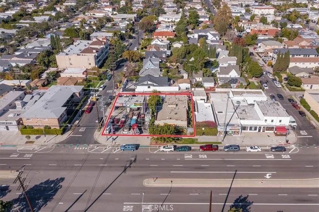 10961 Venice Blvd - Photo 1